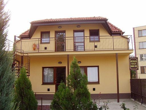Hotel Dom Studia Petra Štúrovo Zewnętrze zdjęcie
