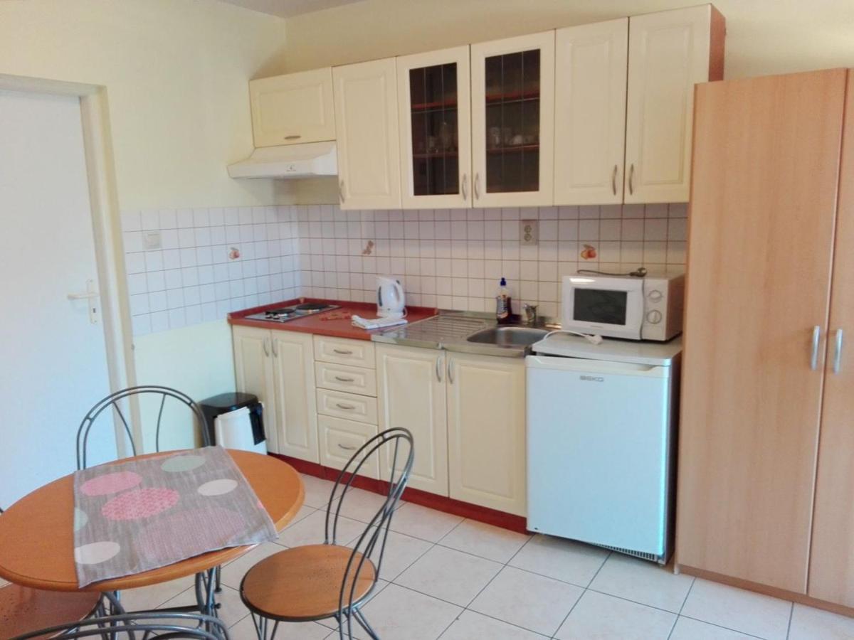 Hotel Dom Studia Petra Štúrovo Zewnętrze zdjęcie