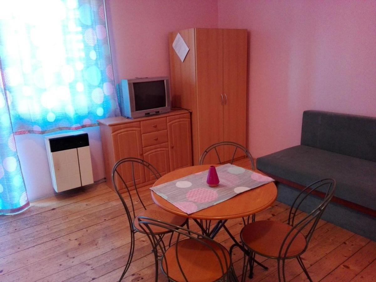 Hotel Dom Studia Petra Štúrovo Zewnętrze zdjęcie